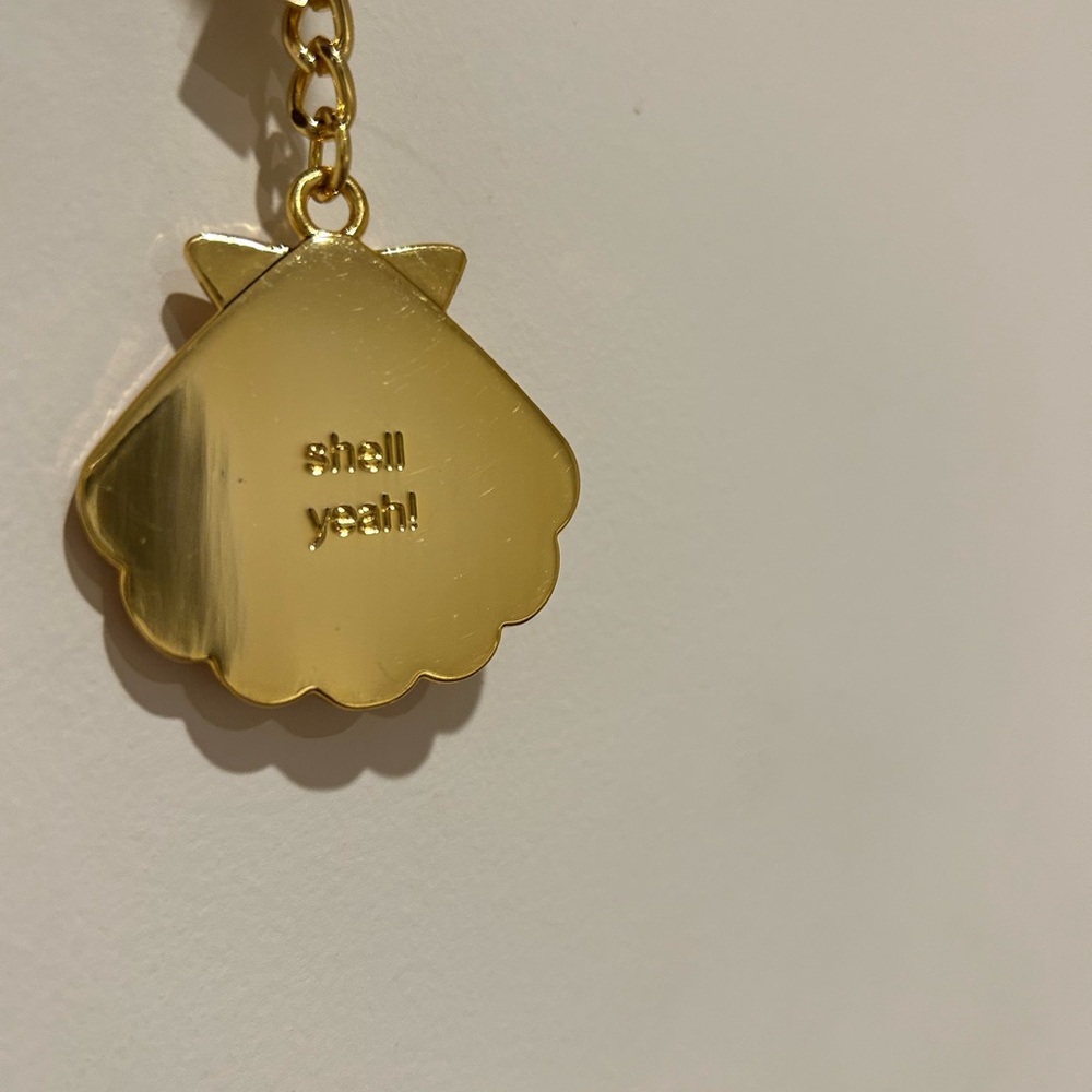 Lilly Pulitzer Shell Yeah Seashell Shaped Keychain Hotty Pink Biggest Fan Print - Picture 4 of 8